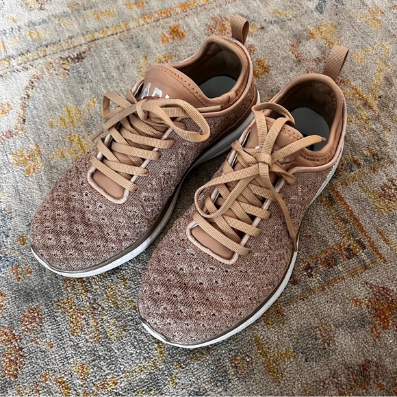 APL Shoes - APL Techloom phantom running shoes rose gold/pink